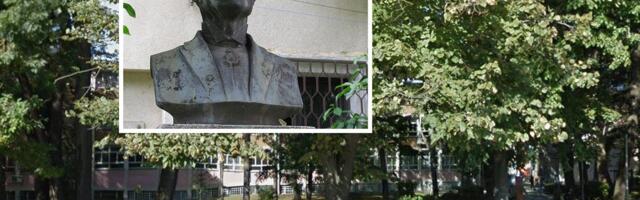 Sraman prizor ispred fakulteta u Jagodini: Oskrnavljena bista Sretena Adžića, traga se za počiniocem