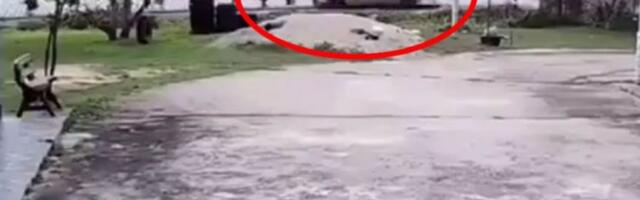 DEVETORO MRTVIH, 13 HOSPITALIZOVANIH! Dečak (11) kamionetom naleteo na grupu hodočasnika! (UZNEMIRUJUĆI VIDEO)