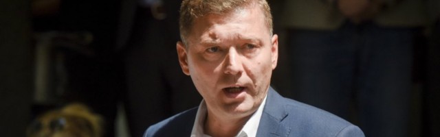 SNS: Zelenoviću krivi građani za to što je izgubio poverenje