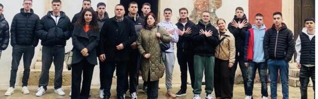 PONOVO ŽELE DA OTMU SRPSKU KULTURNU BAŠTINU: Muzej u Peći srednjoškolcima predstavio Pećku patrijaršiju kao "albansku i vizantijsku"