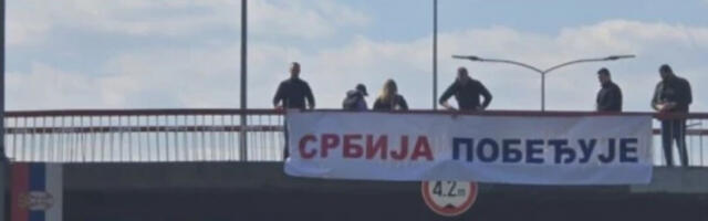 Блокадери видели транспарент па се потукли међусобно, од муке (ВИДЕО)