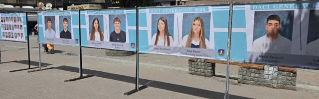 Đaci generacije na bilbordima u centru Novog Pazara