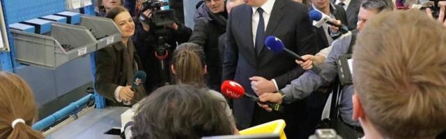 Vučić sebi pripisuje zasluge za privremeno ukidanje sankcija SAD, opozicija ga demantuje