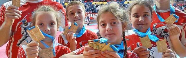 Deset zlatnih medalja za tekvondiste Zrenjanina na međunarodnom turniru u Kragujevcu