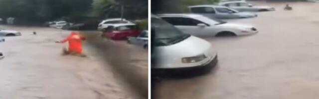 NAJVEĆI HEROJ DANAS! Video je da se ŽENA DAVI, pa se bacio u bujicu! JEDVA JE SAVLADAO STIHIJU, umalo da i sam ne strada!(VIDEO)