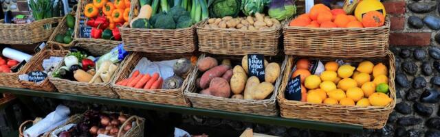 Prodavci se nadaju da ovo ne znate! Ako vidite ove cifre na NALEPNICI na VOĆU, obavezno ih vratite na policu