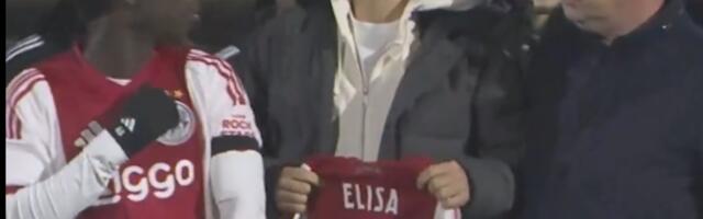 Ceo stadion plakao: Fudbaleru Ajaksa ubili devojku (VIDEO)