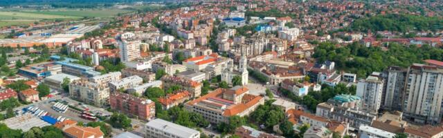 Zima je, a ONA je izašla: Šok prizor u Smederevu! Građani ne veruju šta vide nasred puta: "Ovo je fenomen"