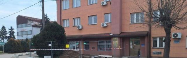 Zgrada Opštine Žitorađa bez grejanja, zaposleni se smrzavaju i RADE U JAKNAMA