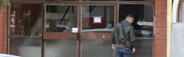 Snimljeni u sramnoj kampanji: Blokaderi kucali stanarima na vrata, jedan se dohvatio limenke