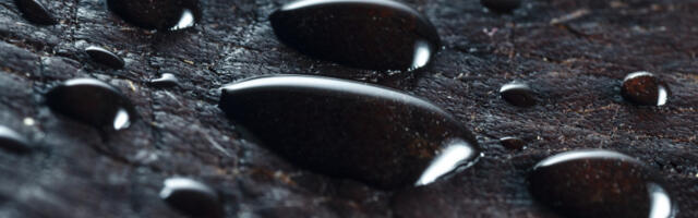 Crna kiša pomešana sa naftom padala u Teheranu nakon vazdušnih udara na naftna postrojenja (VIDEO)