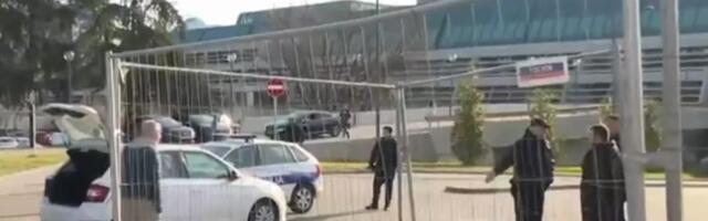 BLOKADERI U RASULU: Pukli načisto, nema nikog ni da se okupi a kamoli da nešto organizuje! Letos vikali protiv Ekspa ispred Centra Sava, sad nema nikog VIDEO