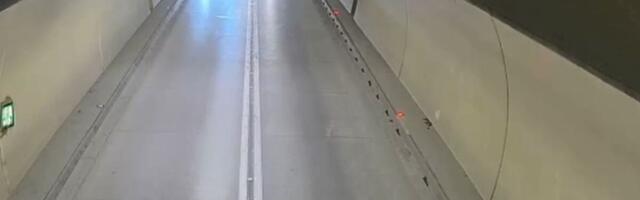 PUNOM BRZINOM PRETIČE U TUNELU! Pojavio se snimak koji LEDI KRV: To mu nije bilo dovoljno, pa je napravio i DRUGI prekršaj - tragedija izbegnuta za dlaku! VIDEO