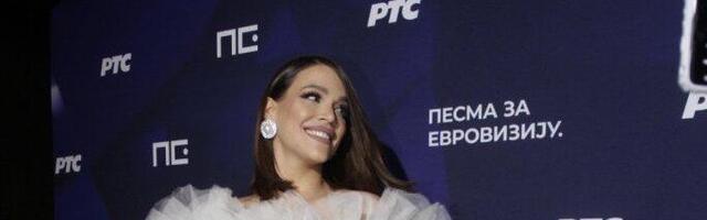 Marija Mikić se POVLAČI sa javne scene: Pevačica otkrila zašto je KRILA trudnoću, a onda se osvrnula i na ZDRAVSTVENI PROBLEM!