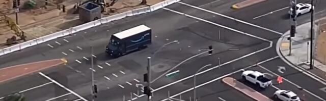 Oteo dostavni kombi kompanije Amazon i pokušao da umakne policijskoj poteri