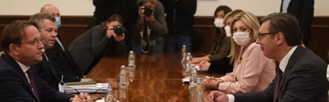 Varhelji u izolaciji, član njegovog tima ima koronu