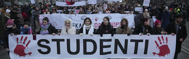 VIDEO "Bitno je da imaš (u)stav": Održan protest ispred Ustavnog suda u Beogradu