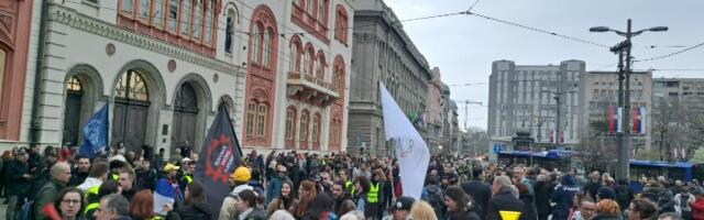 "Kampanja nasilja mora da stane": Građani i studenti krenuli ka Republičkom tužilaštvu (FOTO, VIDEO)