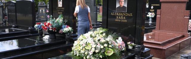 NIKADA PREBOLJEN! Porodica okuplja sve za emotivni pomen Saši Popoviću, REČI NA UMRLICI razaraju dušu: "Vreme nije ublažilo tugu" (FOTO)