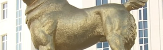 Predsednik Turkmenistana otvorio zlatni spomenik omiljenom psu (VIDEO)