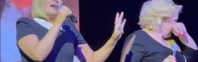 POSLE 30 GODINA PONOVO ZAJEDNO NA ISTOJ BINI: Snežana Đurišić se RASPLAKALA dok je pevala sa ćerkom - trenutak koji je raznežio celu salu (VIDEO)