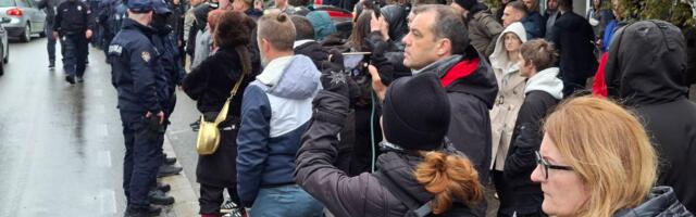 U Kuli napeto i dalje, policija sprečila fizički sukob (FOTO, VIDEO)