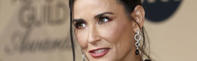 DEMI MUR OBJAVILA FOTKU BEZ ŠMINKE! Nakon osude javnosti da je PRETERALA SA OPERACIJAMA, glumica pokazala KAKO izgleda! /FOTO/