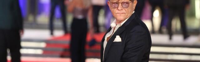 Isplivala NIKAD VIĐENA FOTKA SA SVADBE Dragana Bjelogrlića: Manekenka lepa kao boginja, a glumac sa belim cvetom na reveru (FOTO)