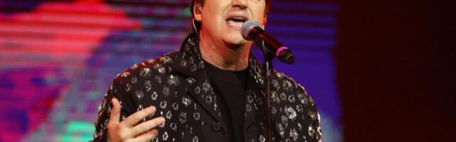 BORIS NOVKOVIĆ SPEKTAKULARNIM KONCERTOM OBELEŽIO 40 GODINA KARIJERE! Publika u punom Sava centru uživala u vanvremenskim hitovima