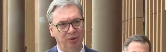 UŽIVO "NAJVIŠE IH JE BILO 436 U JEDNOM TRENUTKU!" Vučić o skupu kod Palate Albanija: Evo kada je predviđeno skidanje transparenta!
