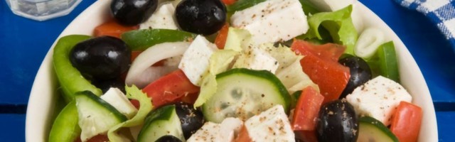Grčka salata koja će vam spasiti život ovog leta - uživajte u originalnom receptu