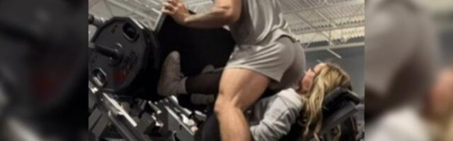 SEO JOJ JE NA LICE, A ONDA JE URADIO NEŠTO JOŠ ODVRATNIJE: Muškarac bizarnim potezom ZGROZIO SVE prisutne (VIDEO)