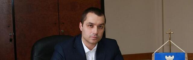 "Da li dokazani batinaš Luka Petrović planira da ruši vrtić u Pionirskom gradu?"