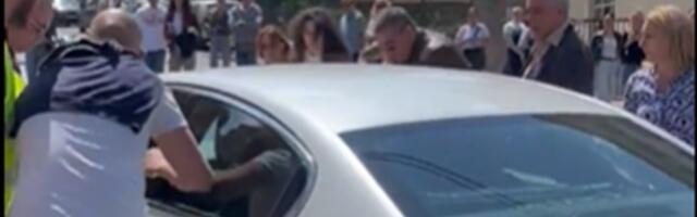 Oglasio se MUP o vozaču koji je probio blokadu automobilom