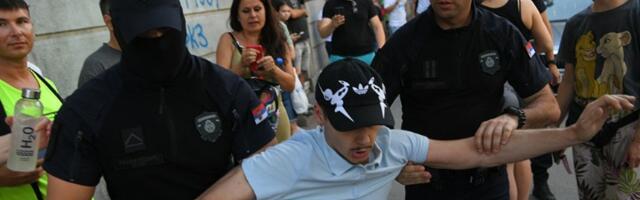 Policijske laži i brutalnosti: Srednjoškolcu polomili ruku, pa ga optužili za nasilničko ponašanje