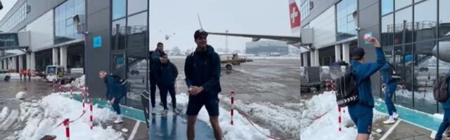 Košarkaši Valensije stigli u Beograd i napravili šou po snegu (VIDEO)