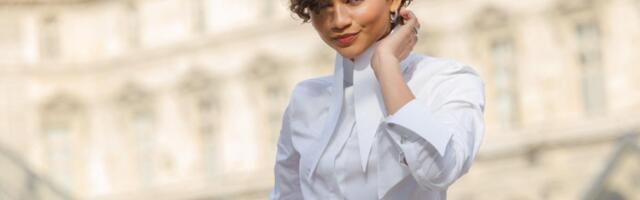 Dok svet bruji da se tajno udala, Zendaja se pojavila sva u belom: Glumica blistala na Luj Viton reviji, svi traže burmu na ruci