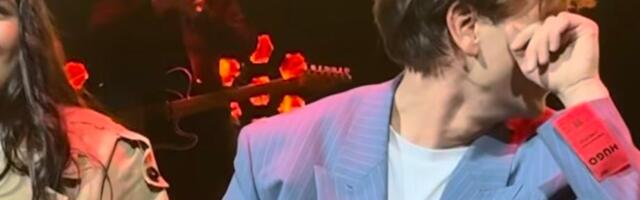 "Vodila bih te kući!" Jakov izveo devojku na binu pa ostao zatečen zbog njenog ponašanja! Pogledajte scenu