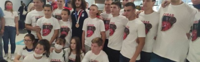 MLADI RVAČI PROLETERA I ČELNICI SAVEZA dočekali bronzanog Zuraba! /VIDEO/FOTO/