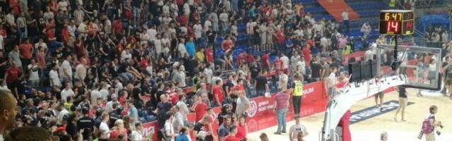 HAOS OKO PIONIRA! Navijači IZBAČENI iz hale! (VIDEO)