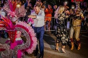 Кад краљица заљуља куковима и заплеше самбу