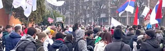 Studenti iz Čačka i Užica zajedno krenuli peške ka Kragujevcu