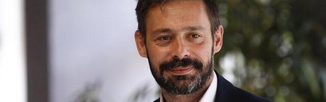 Trudna žena Milana Vasića bosa i bez šminke! Glumac slikao 18 godina mlađu Maju