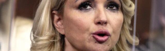 Ovako izgleda MAJKA Darije Kisić Tepavčević: Pozirala pored nje, svi na prvu pomislili da su SESTRE, a njena profesija je za svaku pohvalu! (FOTO)