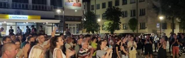 Četvrti deo protesta „Koga čuvate“ sutra u Leskovcu