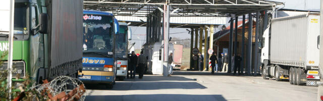 DVA ALBANCA UHAPŠENA NA ADMINISTRATIVNOM PRELAZU MERDARE: Kombi pun droge vredne MILIONE, gde li su KRENULI?!