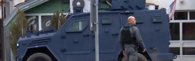 KURTIJEVA POLICIJA IZVUKLA VUKAŠINA IZ KOLA, PA GA ŠUTIRALI I MALTRETIRALI: Novi napad na Srbe na KiM! Sačekali ih na ozloglašenom punktu, tukli zbog grba