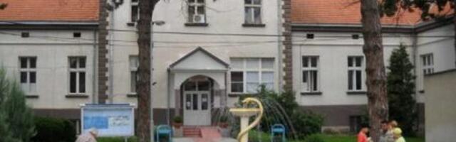 Teže povređena žena kada se prevrnuo automobil u kome je bilo maloletno dete