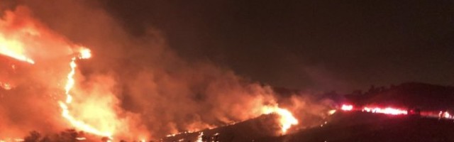 GORI KALIFORNIJA! 7.000 LJUDI EVAKUISANO! Vatrogasci ne mogu da ga ugase! /FOTO, VIDEO/