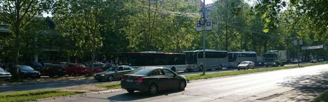 Devet osoba povređeno na Bulevaru Nemanjića u Nišu: Autobus naglo zakočio, putnici popadali